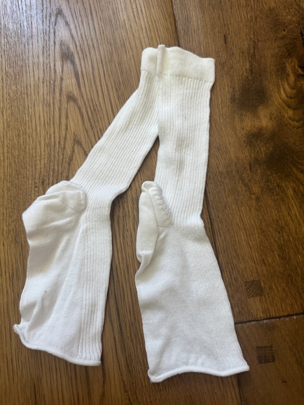 CHANEL Cream Ribbed Mid-Calf Socks with CC Embroidery - Picture 4 of 5